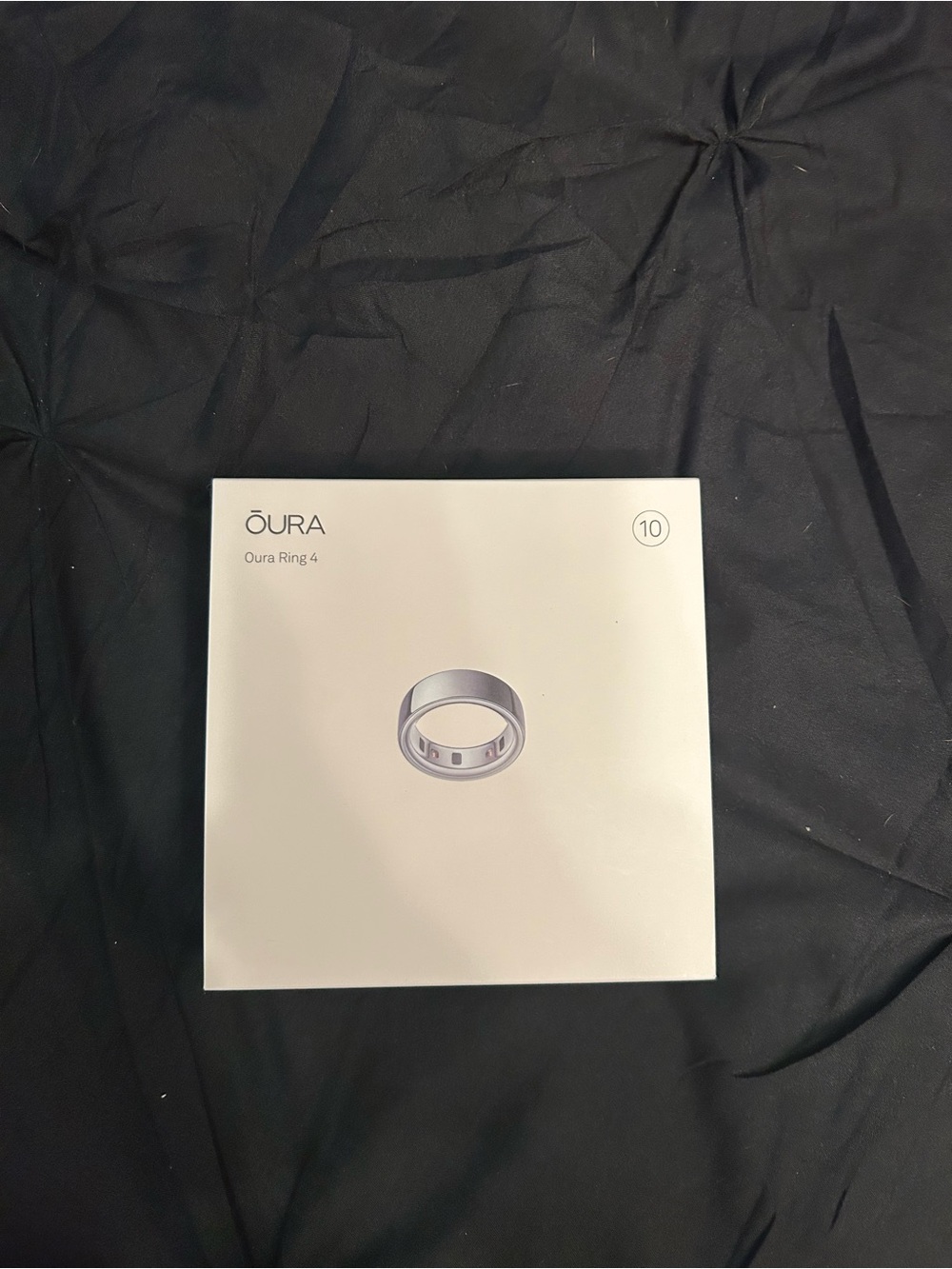 Oura Ring 4 Box in White and Silver
